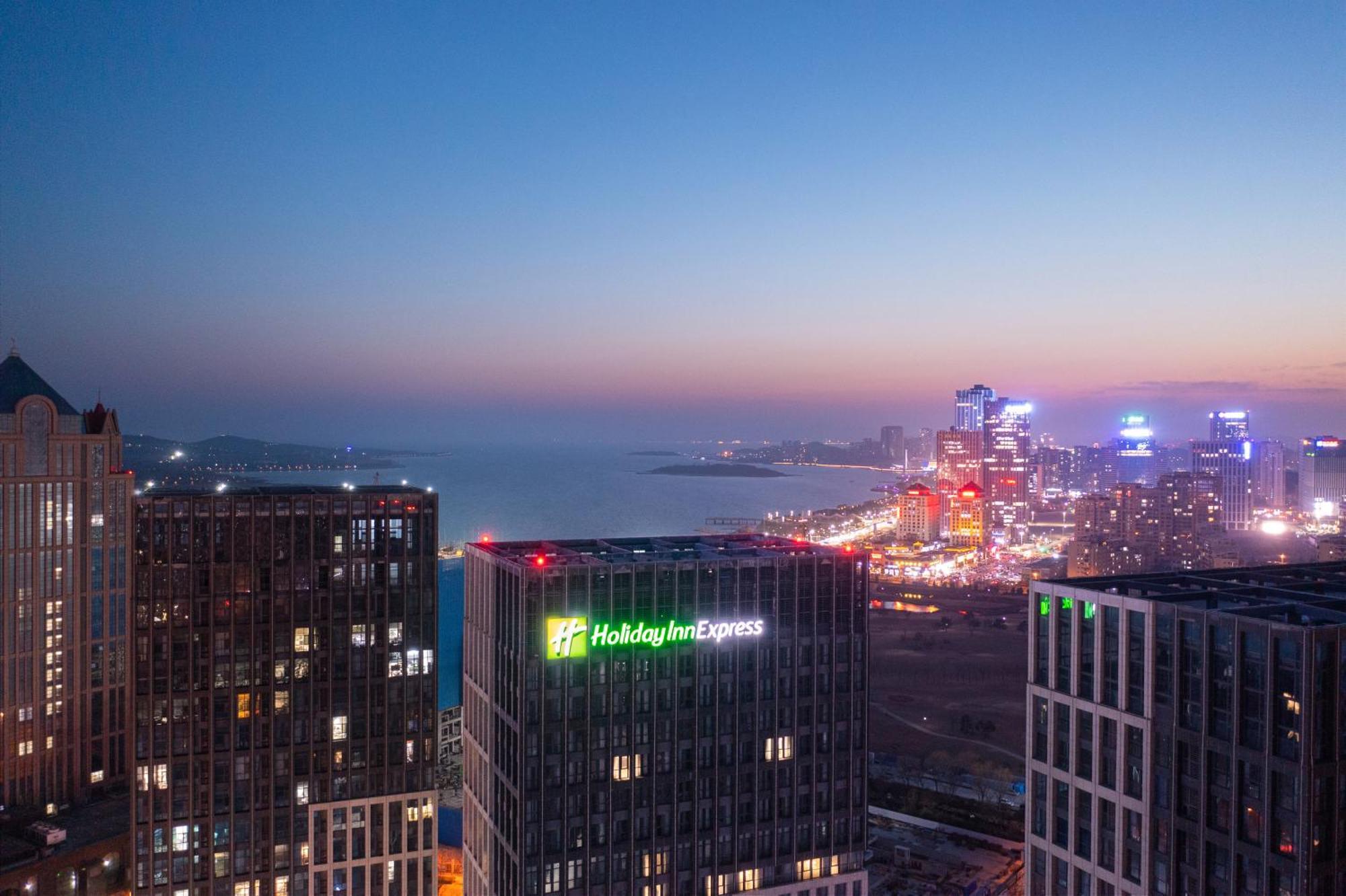 Holiday Inn Express - Qingdao West Coast By Ihg Екстер'єр фото