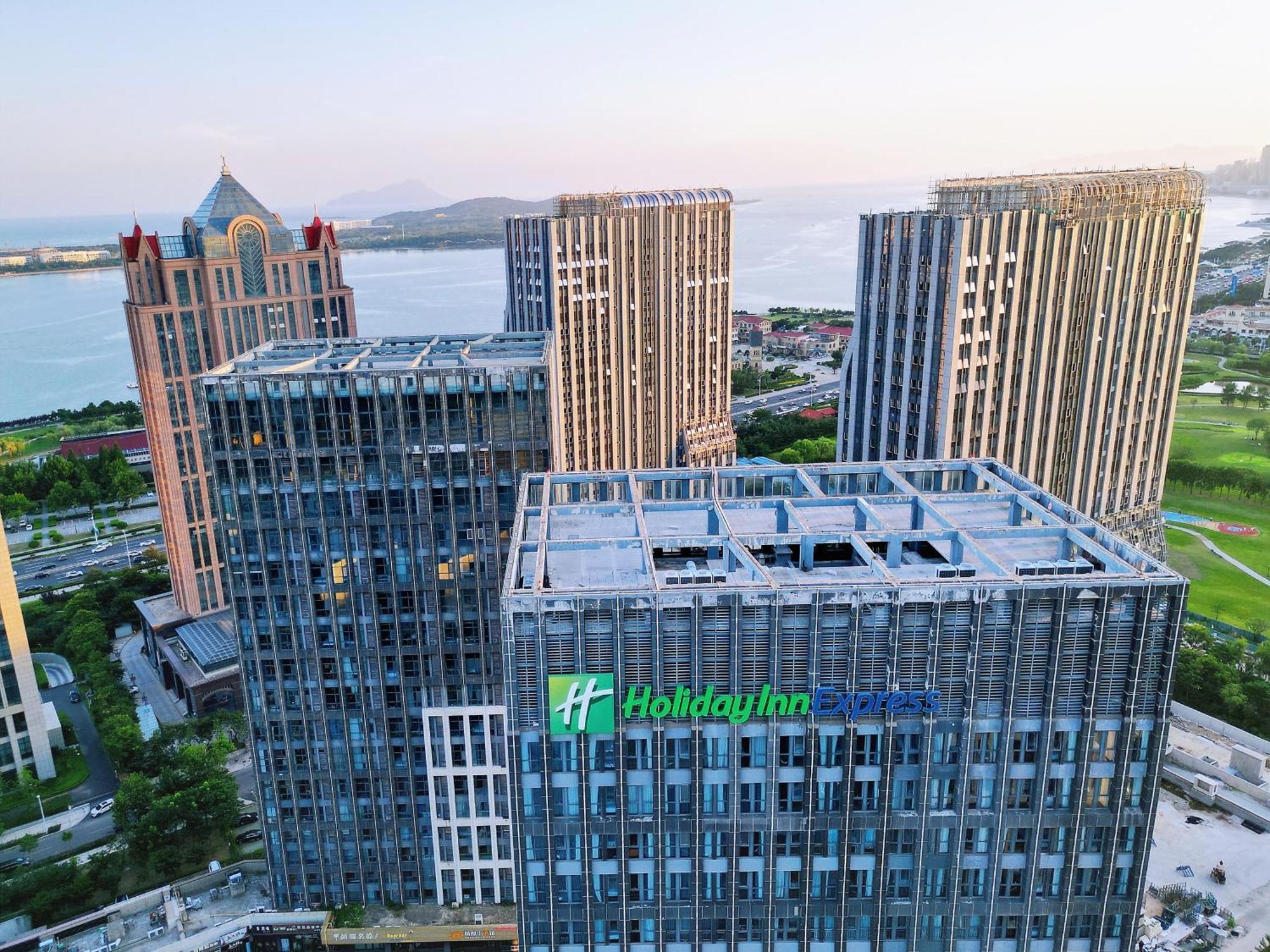 Holiday Inn Express - Qingdao West Coast By Ihg Екстер'єр фото